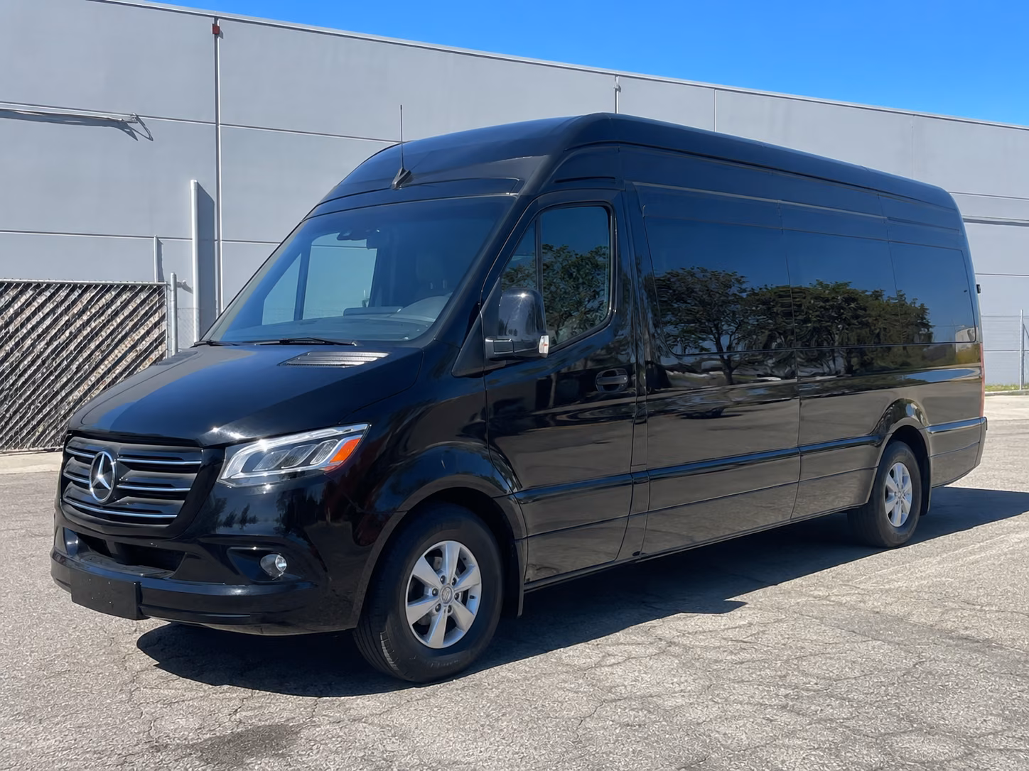 find the perfect transportation for your next airport transfer 1