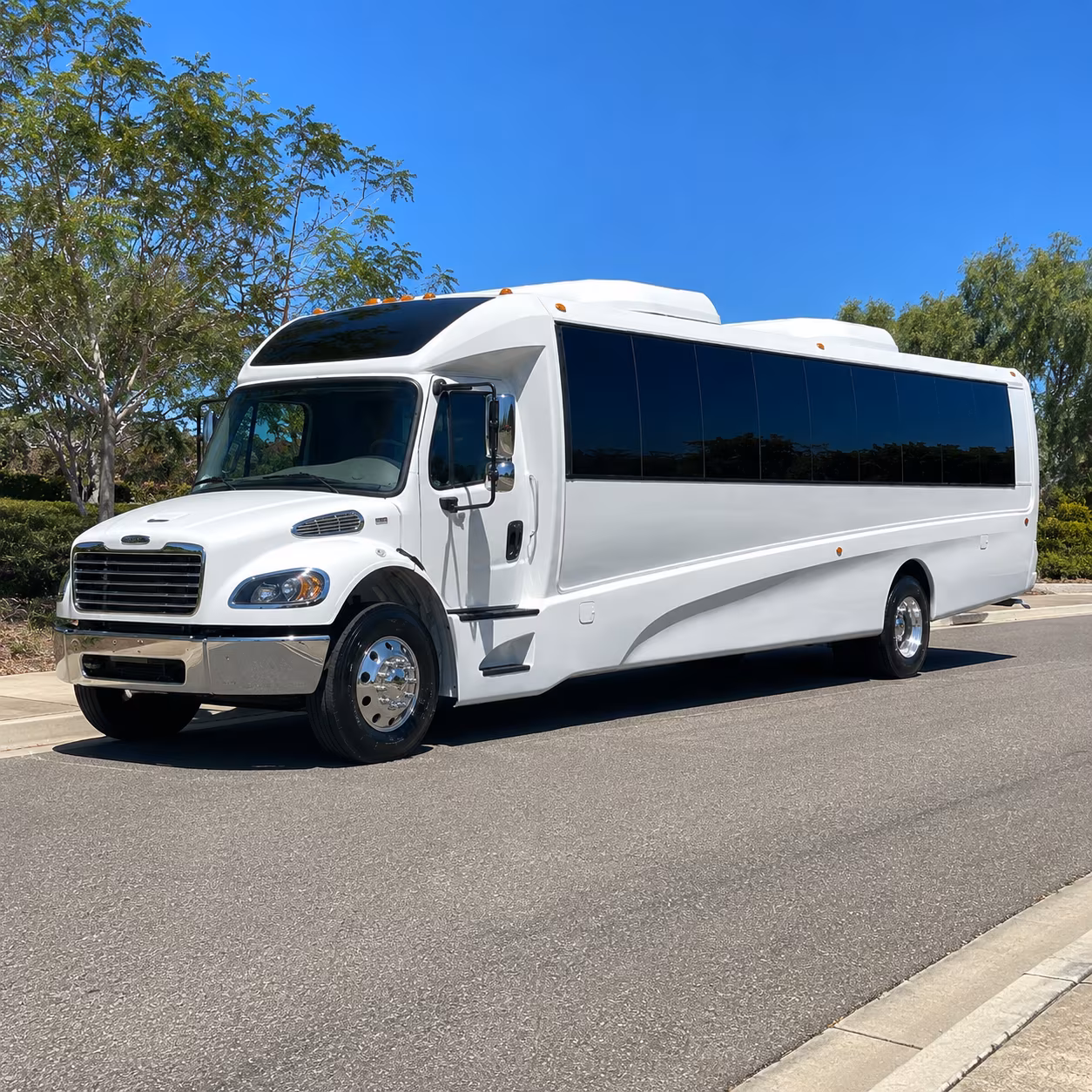 garland 18 passenger minibus