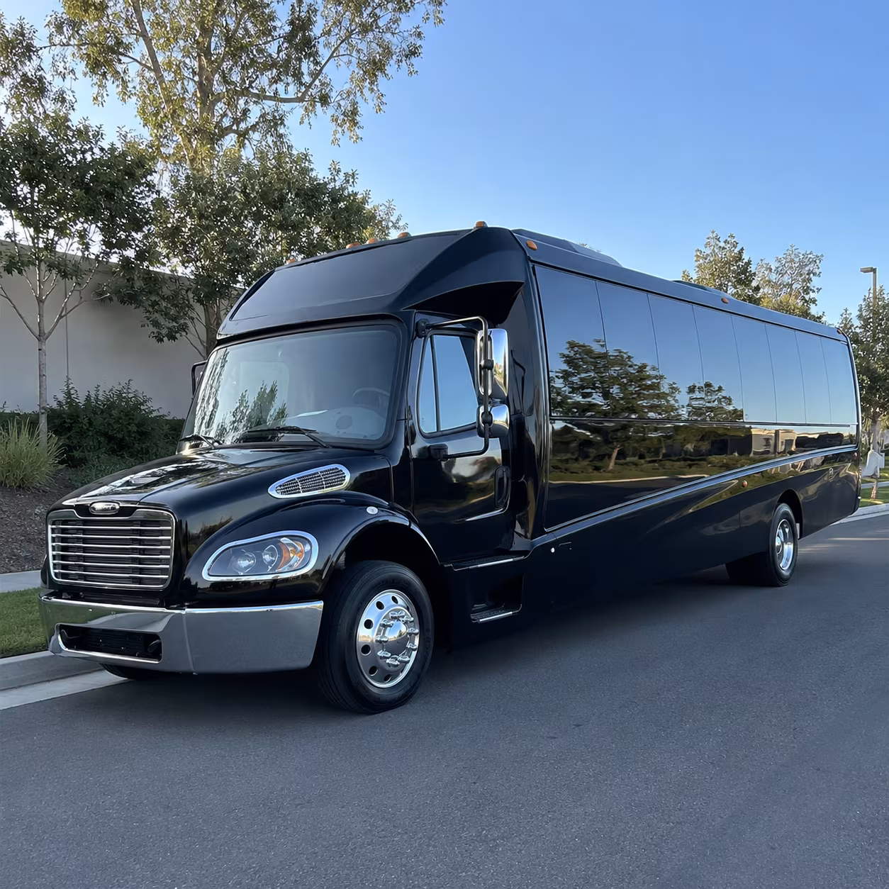 garland 25 passenger minibus