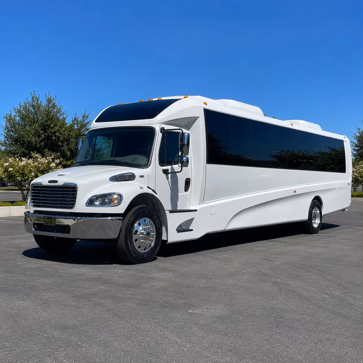 garland 35 passenger minibus