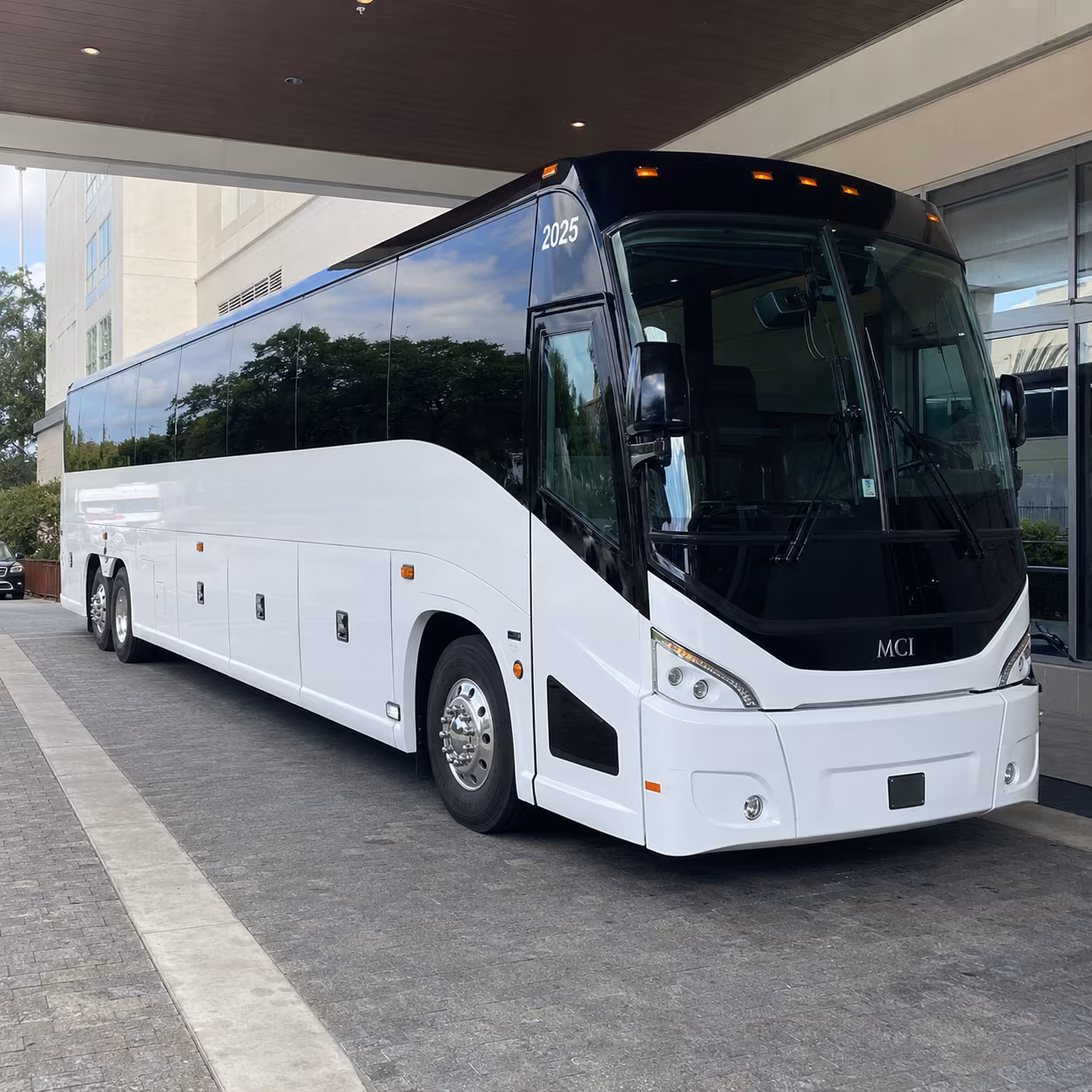 garland 54 passenger charter bus